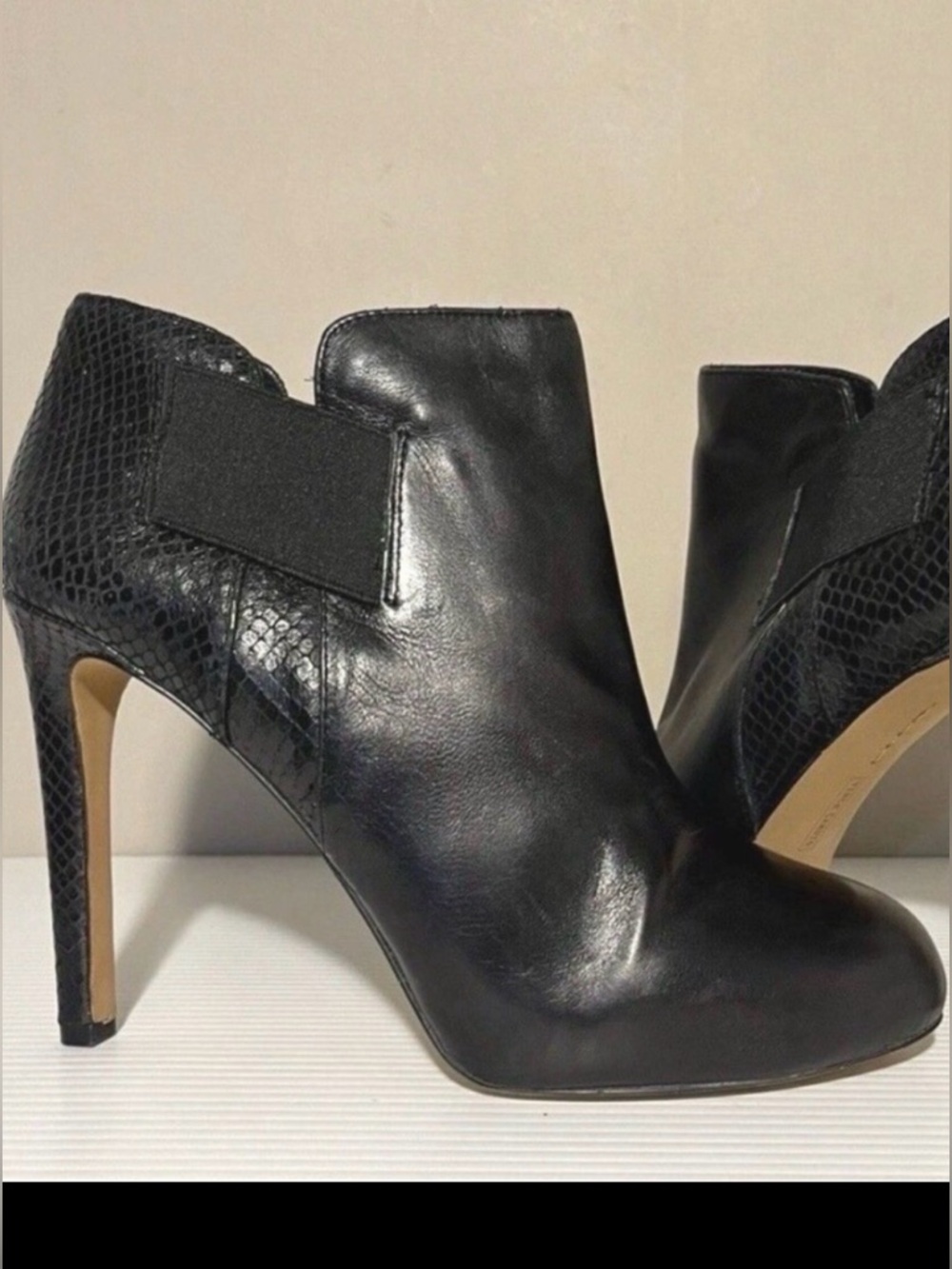 Vince Camuto Arianah Size 9.5 Black Leather Stiletto‎ Heel Ankle Glam Booties